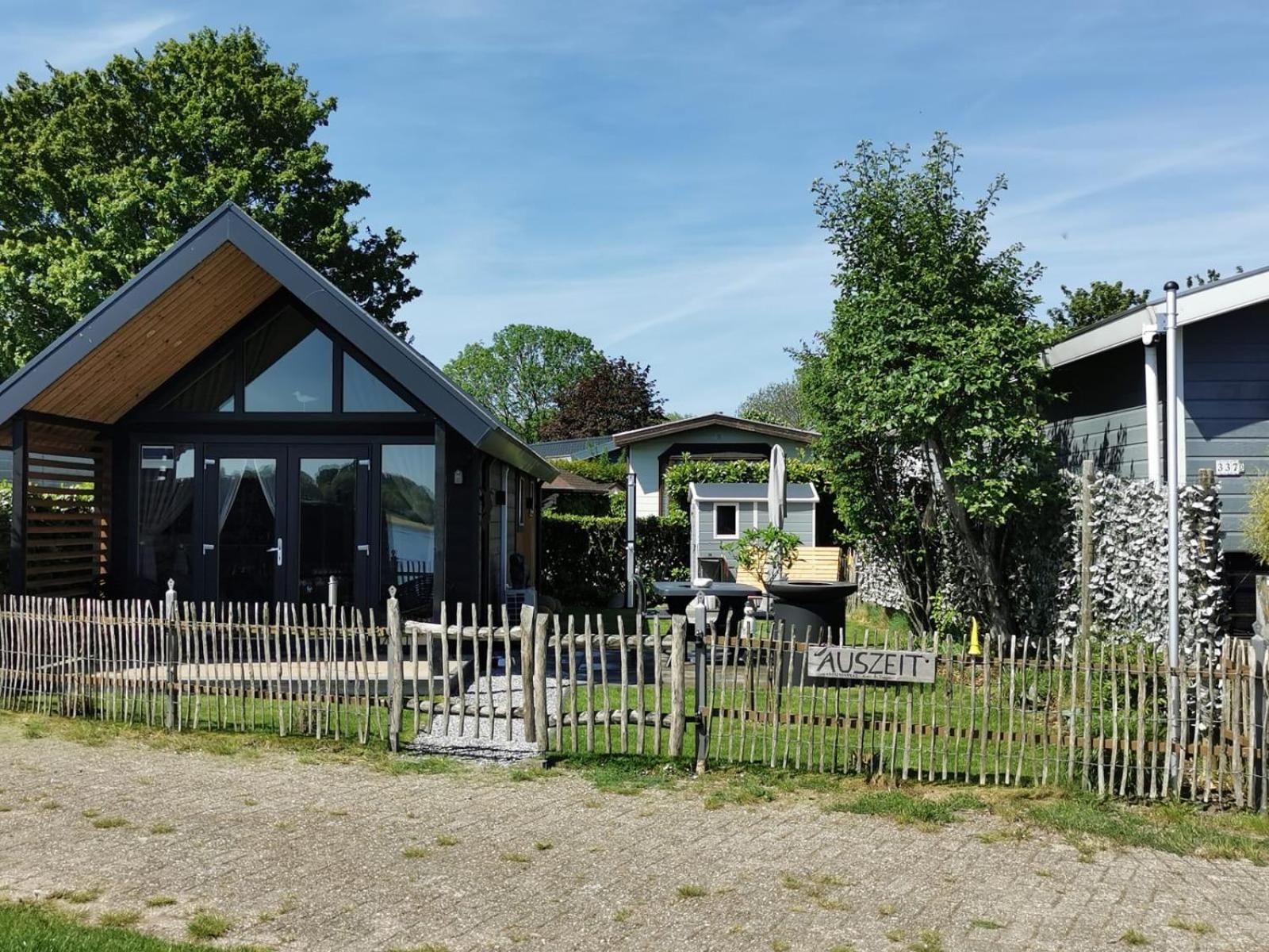 Tiny Haus Auszeit Am See Lathum Exterior foto
